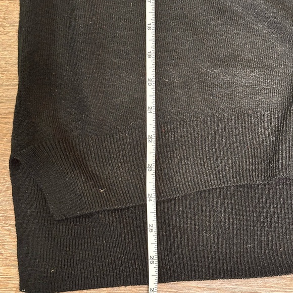 Croft & Barrow Classic Black Crew Neck Sweater - Picture 9 of 11